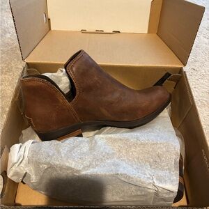 NIB Sorel Lola II Cutout Booties